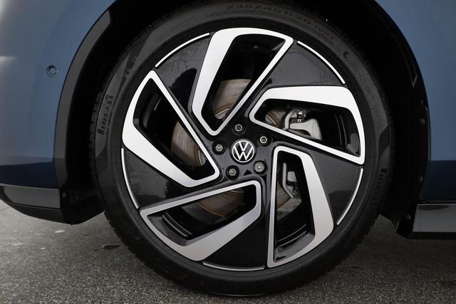 Volkswagen ID.7 Limousine Pro 210 kW Black, AHK, HuD, IQ.Light, IQ.Drive, AreaView, Side, Winter, 20-Zoll 