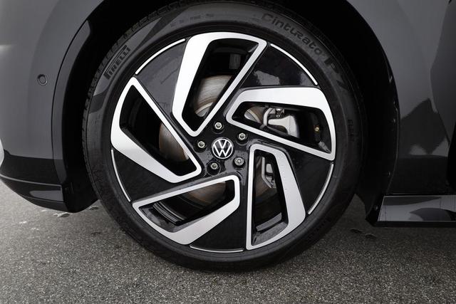 Volkswagen ID.7 Limousine Pro 210 kW Black, AHK, HuD, IQ.Light, IQ.Drive, AreaView, Side, Winter, 20-Zoll 