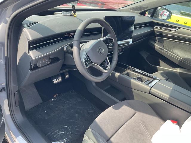 Volkswagen ID.7 Kombi - Pro 210 kW Tourer Black, HuD, IQ.Light, IQ.Drive, AreaView, Side, Winter, 20-Zoll