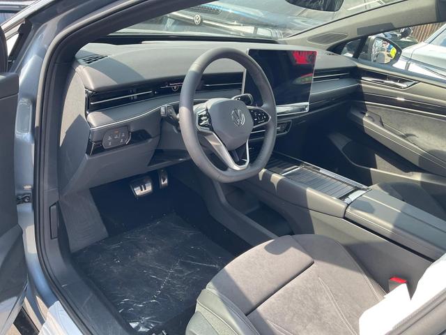 Volkswagen ID.7 Kombi - Pro 210 kW Tourer Black, HuD, IQ.Light, IQ.Drive, AreaView, Side, Winter, 20-Zoll