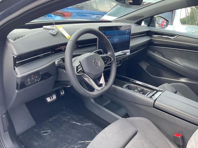 Volkswagen ID.7 Kombi - Pro 210 kW Tourer Black, AHK, HuD, IQ.Light, IQ.Drive, AreaView, Side, Winter, 20-Zoll