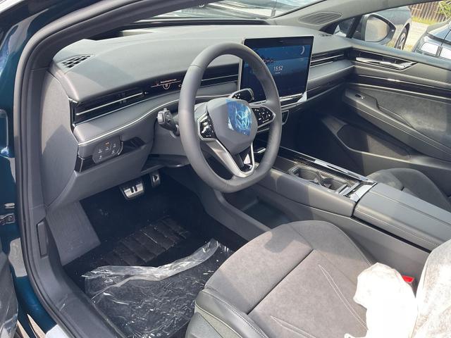 Volkswagen ID.7 Kombi - Pro 210 kW Tourer Black, AHK, HuD, IQ.Light, IQ.Drive, AreaView, Side, Winter, 20-Zoll