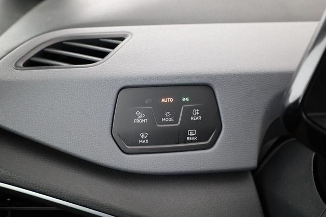 Volkswagen ID.3 Pro Performance 150 kW Performance, Pano, IQ.Light, HuD, Navi, IQ.Drive, Winter, 18-Zoll 