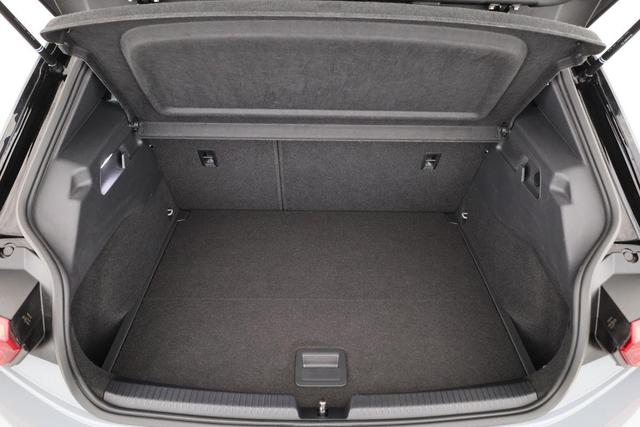 Volkswagen ID.3 Pro Performance 150 kW Performance, Pano, IQ.Light, HuD, Navi, IQ.Drive, Winter, 18-Zoll 