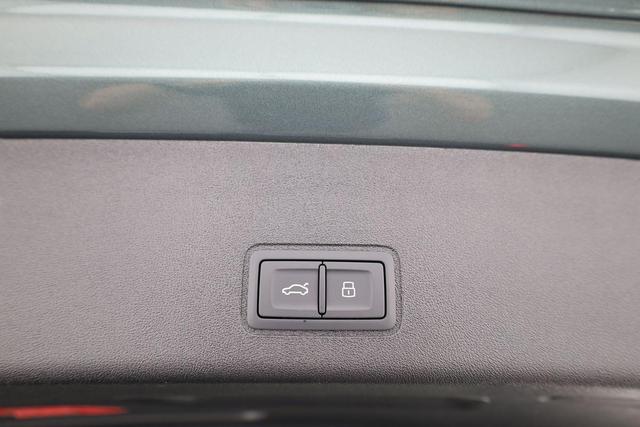 Audi Q3 TFSI quattro 150 kW S-LINE, AHK, Navi, AreaView, Side, Sound, Winter, 20-Zoll 