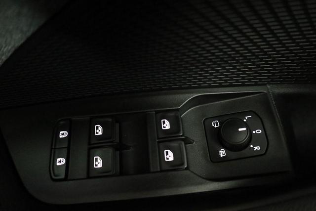 Skoda Octavia Combi 2.0 TDI 110 kW Selection DSG Selection, Navi, Pano, AHK, Teilleder, 5-J Garantie 