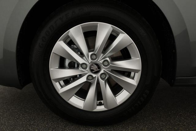 Skoda Octavia Combi 2.0 TDI 110 kW Selection DSG Selection, Navi, Pano, AHK, Teilleder, 5-J Garantie 