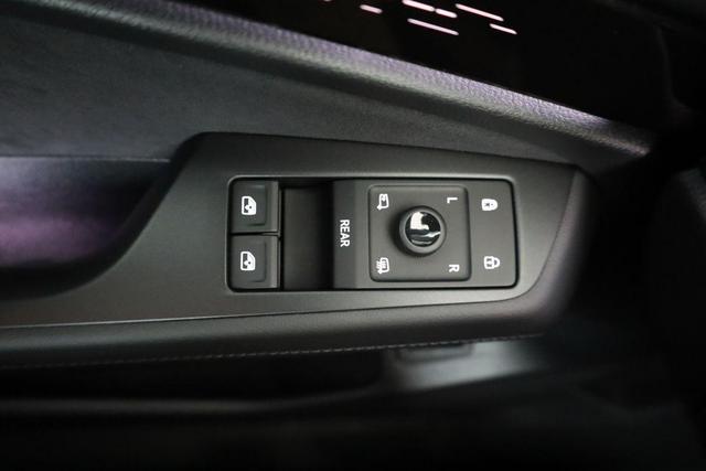 Volkswagen ID.7 Kombi Pro 210 kW Tourer Black, HuD, IQ.Light, IQ.Drive, AreaView, Side, Winter, 20-Zoll 