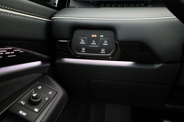 Volkswagen ID.7 Kombi Pro 210 kW Tourer Black, HuD, IQ.Light, IQ.Drive, AreaView, Side, Winter, 20-Zoll 