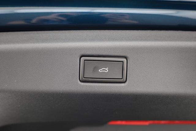 Volkswagen ID.7 Kombi Pro 210 kW Tourer Black, AHK, HuD, IQ.Light, IQ.Drive, AreaView, Side, Winter, 20-Zoll 