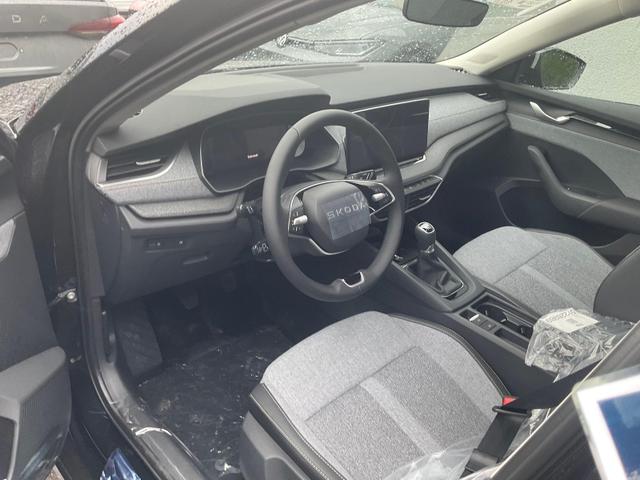 Skoda Octavia Combi - 1.5 TSI 110 kW Selection Selection, LED, Side, ACC, Kamera, Winter, 17-Zoll
