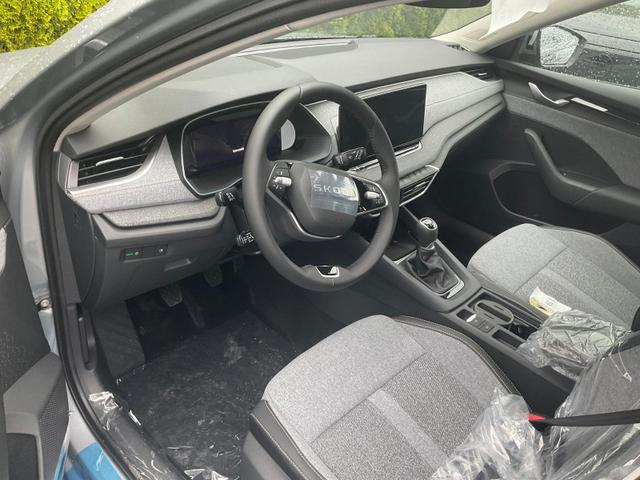 Skoda Octavia Combi - 1.5 TSI 110 kW Selection Selection, AHK, LED, Side, ACC, Kamera, Winter, 17-Zoll