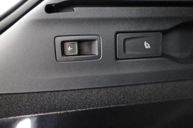 Volkswagen ID.7 Kombi Pro 210 kW Tourer Black, AHK, HuD, IQ.Light, IQ.Drive, AreaView, Side, Winter, 20-Zoll 