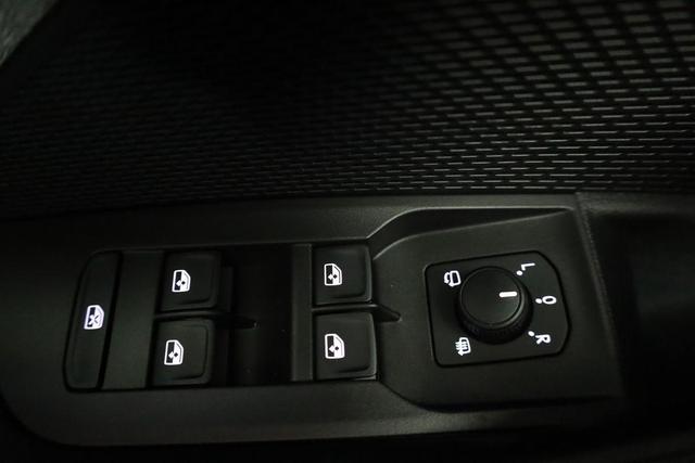 Skoda Octavia Combi 1.5 TSI 110 kW Selection Selection, LED, Side, ACC, Kamera, Winter, 17-Zoll 
