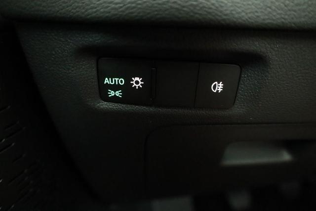 Skoda Octavia Combi 1.5 TSI 110 kW Selection Selection, LED, Side, ACC, Kamera, Winter, 17-Zoll 