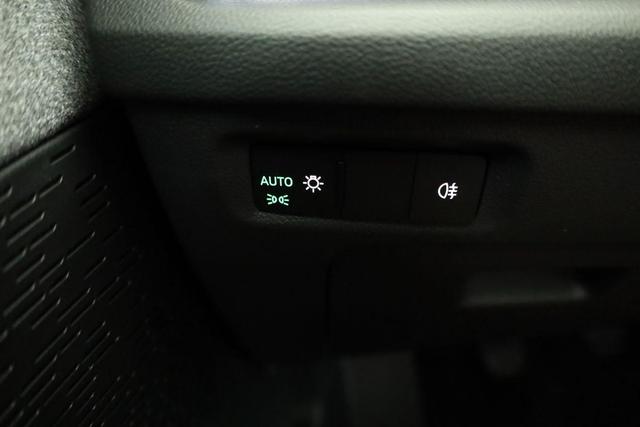 Skoda Octavia Combi 1.5 TSI 110 kW Selection Selection, AHK, LED, Side, ACC, Kamera, Winter, 17-Zoll 