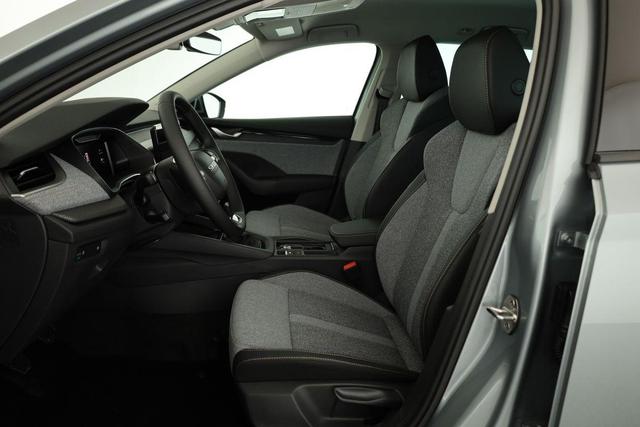 Skoda Octavia Combi 1.5 TSI 110 kW Selection Selection, AHK, LED, Side, ACC, Kamera, Winter, 17-Zoll 