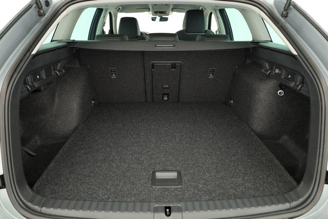 Skoda Octavia Combi 1.5 TSI 110 kW Selection Selection, AHK, LED, Side, ACC, Kamera, Winter, 17-Zoll 