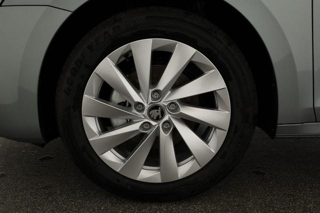 Skoda Octavia Combi 1.5 TSI 110 kW Selection Selection, AHK, LED, Side, ACC, Kamera, Winter, 17-Zoll 