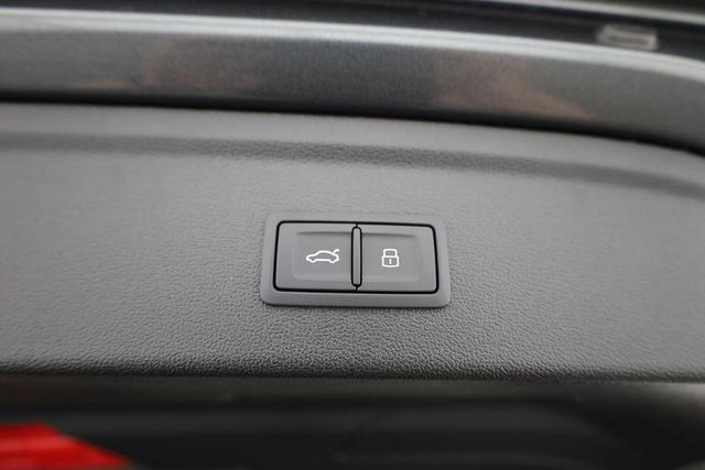 Audi A3 Sportback TFSI quattro 150 kW S line S-LINE, AHK, Navi, el. Klappe, Sound, Winter, 18-Zoll, 3-J. Garantie 