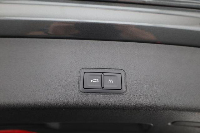 Audi Q3 TFSI quattro 150 kW S-Line, Pano, AHK, Navi, AreaView, Side, Winter, 20-Zoll 