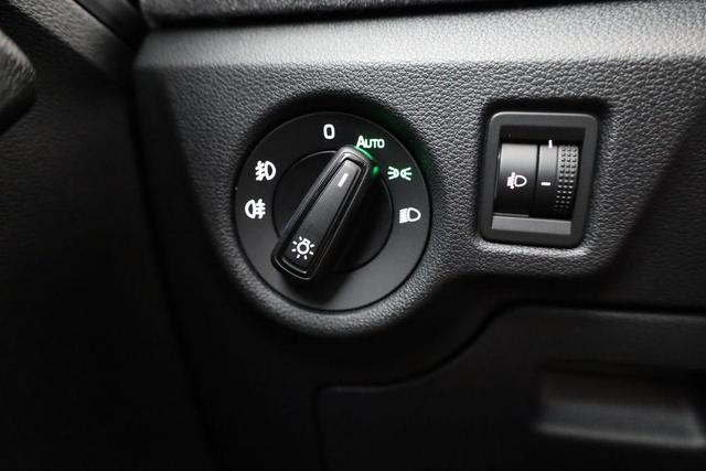 Skoda Kamiq Selection 1.5 TSI DSG Selection, LED, Kamera, Winter, Ladeboden, 16-Zoll, 4 J.-Garantie 