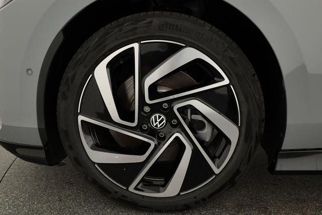 Volkswagen ID.7 Kombi Pro 210 kW Tourer Black, HuD, IQ.Light, IQ.Drive, AreaView, Side, Winter, 20-Zoll 