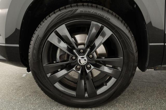 Skoda Karoq Sportline 4x4 2.0 TSI DSG Sportline, AHK, LED, Kamera, Winter, el. Klappe, ACC 