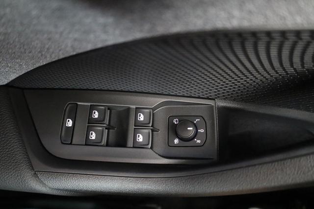 Skoda Octavia Combi 1.5 TSI 110 kW Selection Selection, AHK, LED, Side, ACC, Kamera, 17-Zoll 