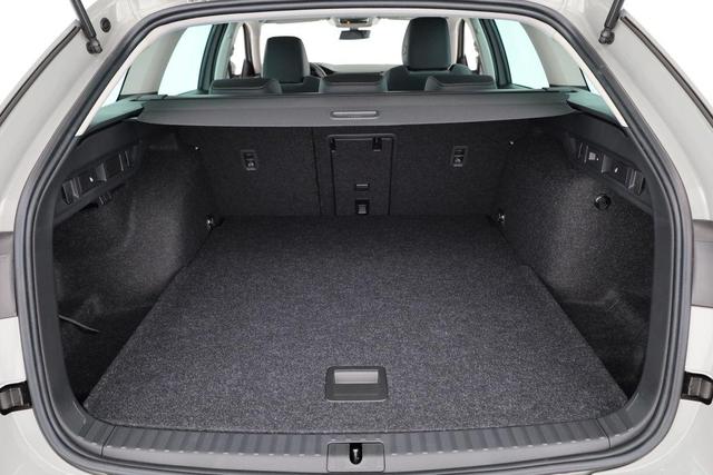 Skoda Octavia Combi 1.5 TSI 110 kW Selection Selection, AHK, LED, Side, ACC, Kamera, 17-Zoll 