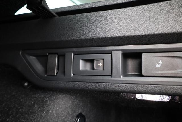 Skoda Octavia Combi 1.5 TSI 110 kW Selection Selection, AHK, LED, Side, ACC, Kamera, 17-Zoll 