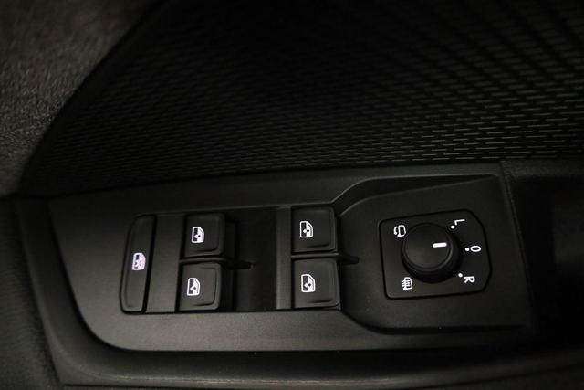 Skoda Octavia Combi 1.5 TSI 110 kW Selection Selection, AHK, LED, Side, ACC, Kamera, Winter, 17-Zoll 
