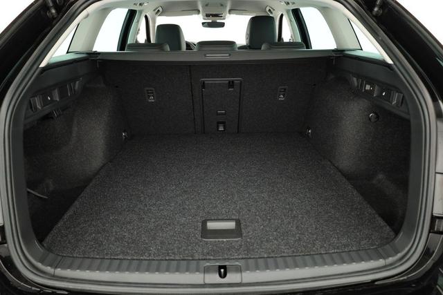 Skoda Octavia Combi 1.5 TSI 110 kW Selection Selection, AHK, LED, Side, ACC, Kamera, Winter, 17-Zoll 