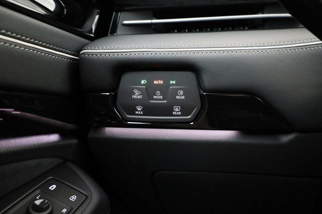 Volkswagen ID.7 Tourer Pro Black, AHK, HuD, IQ.Light, IQ.Drive, AreaView, Side, Winter, 19-Zoll 