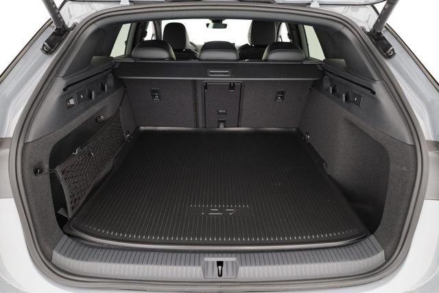 Volkswagen ID.7 Tourer Pro Black, AHK, HuD, IQ.Light, IQ.Drive, AreaView, Side, Winter, 19-Zoll 