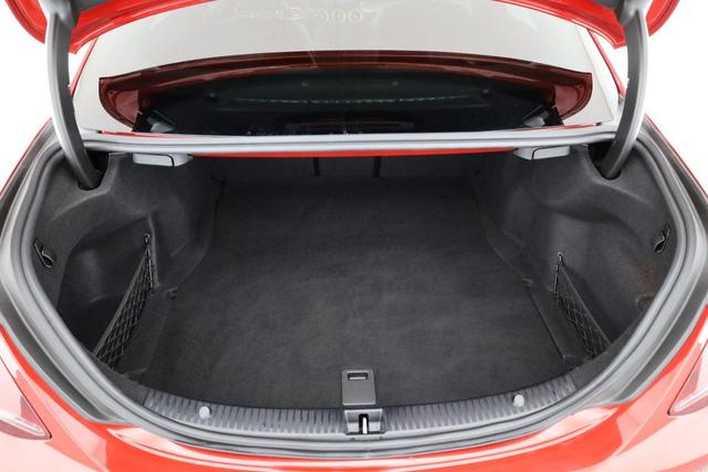 Mercedes-Benz C-Klasse C 200 (205.077) Avantgarde, LED High, Pano, Navi, Night-Paket, Kamera 