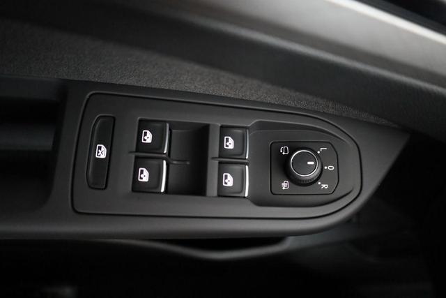 Volkswagen Golf Variant 1.5 eTSI 110 kW Life VIII DSG Life, easyOpen, Kamera, LED, Side, Winter, 3 J.-Garantie 