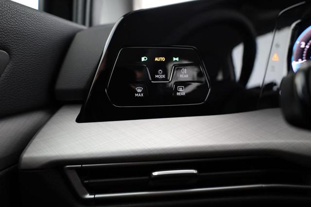 Volkswagen Golf Variant 1.5 eTSI 110 kW Life VIII DSG Life, easyOpen, Kamera, LED, Side, Winter, 3 J.-Garantie 