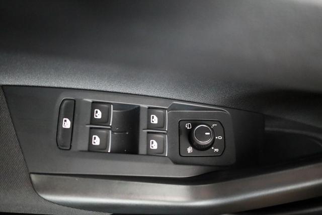 Volkswagen Taigo R-Line 1.5 TSI DSG R-LINE, AHK, Navi, IQ.Light, Kamera, ACC, Winter 