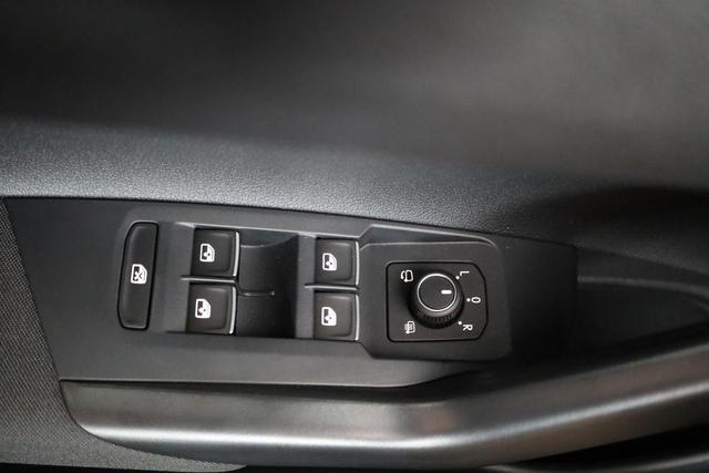 Volkswagen Taigo R-Line 1.5 TSI DSG R-LINE, AHK, Navi, IQ.Light, Kamera, ACC, Winter 
