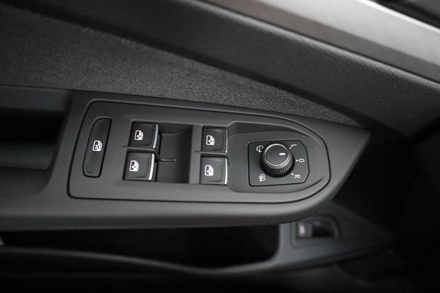 Volkswagen Golf Variant 1.5 eTSI 110 kW Life VIII DSG Life, AHK, easyOpen, Kamera, LED, Side, Winter, 3 J.-Garantie 