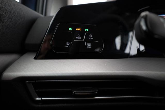 Volkswagen Golf Variant 1.5 eTSI 110 kW Life VIII DSG Life, AHK, easyOpen, Kamera, LED, Side, Winter, 3 J.-Garantie 