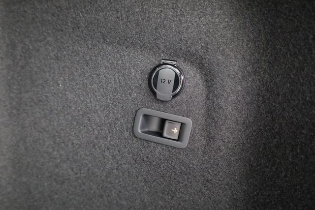 Volkswagen Golf Variant 1.5 eTSI 110 kW Life VIII DSG Life, AHK, easyOpen, Kamera, LED, Side, Winter, 3 J.-Garantie 