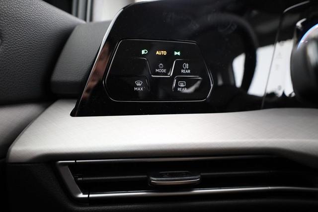 Volkswagen Golf Variant 1.5 eTSI 110 kW Life VIII DSG Life, AHK, easyOpen, Kamera, LED, Side, Winter, 3 J.-Garantie 
