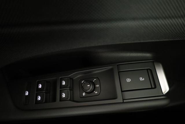 Volkswagen T-Roc 1.5 eTSI 110 kW Life DSG Life, neues Modell, LED, Kamera, Side, Winter, 17-Zoll 