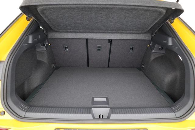 Volkswagen T-Roc 1.5 eTSI 110 kW R-Line DSG Black, neues Modell, 19-Zoll, Winter, sofort 