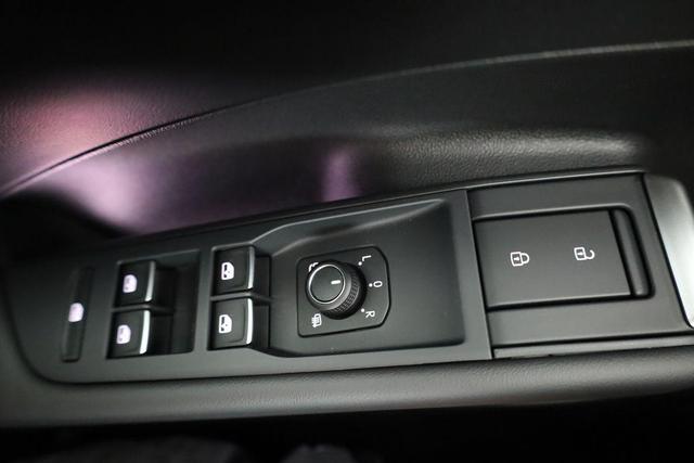 Volkswagen T-Roc 1.5 eTSI 110 kW R-Line DSG Black, neues Modell, 19-Zoll, Winter, sofort 