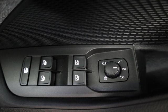 Skoda Octavia Combi 1.5 TSI 110 kW Selection Selection, LED, Side, ACC, Kamera, Winter, 17-Zoll 