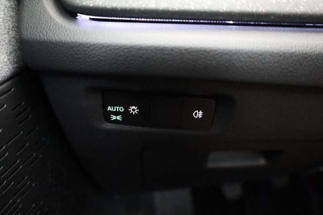 Skoda Octavia Combi 1.5 TSI 110 kW Selection Selection, LED, Side, ACC, Kamera, Winter, 17-Zoll 