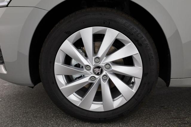 Skoda Octavia Combi 1.5 TSI 110 kW Selection Selection, LED, Side, ACC, Kamera, Winter, 17-Zoll 